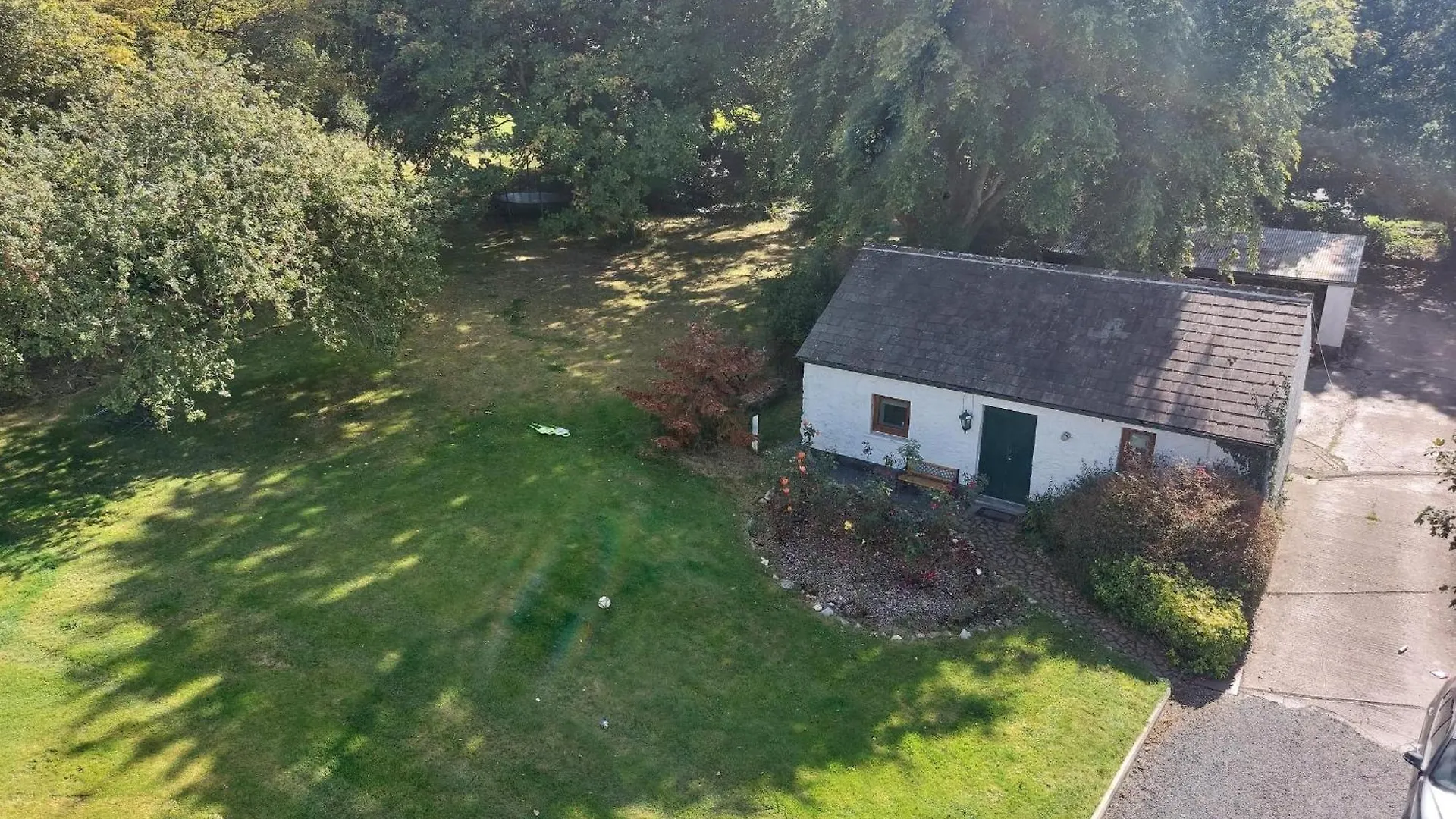 Cosy 2 Bed Cottage Next To Fota Wildlife Park contacts